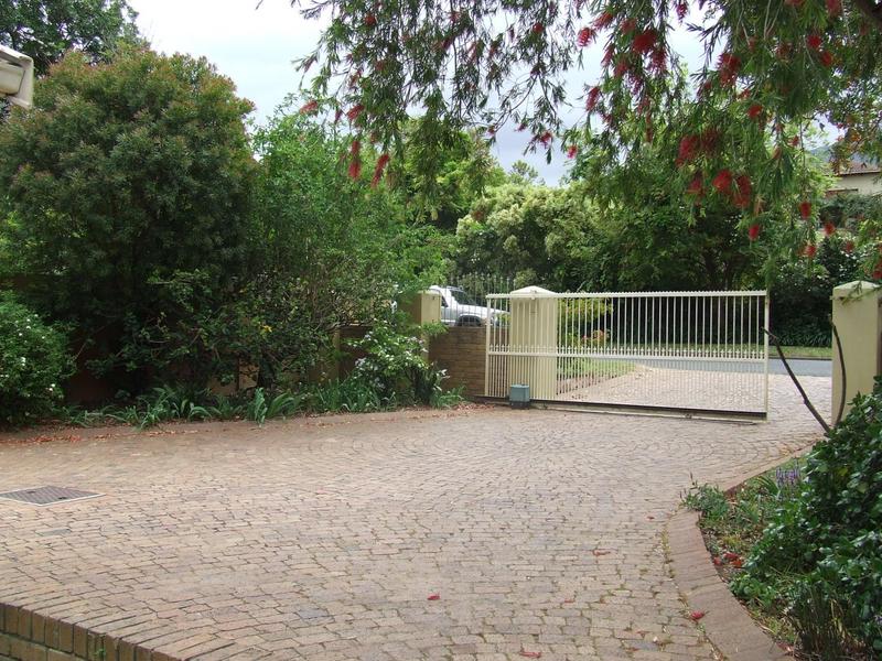 To Let 3 Bedroom Property for Rent in Golden Acre Western Cape